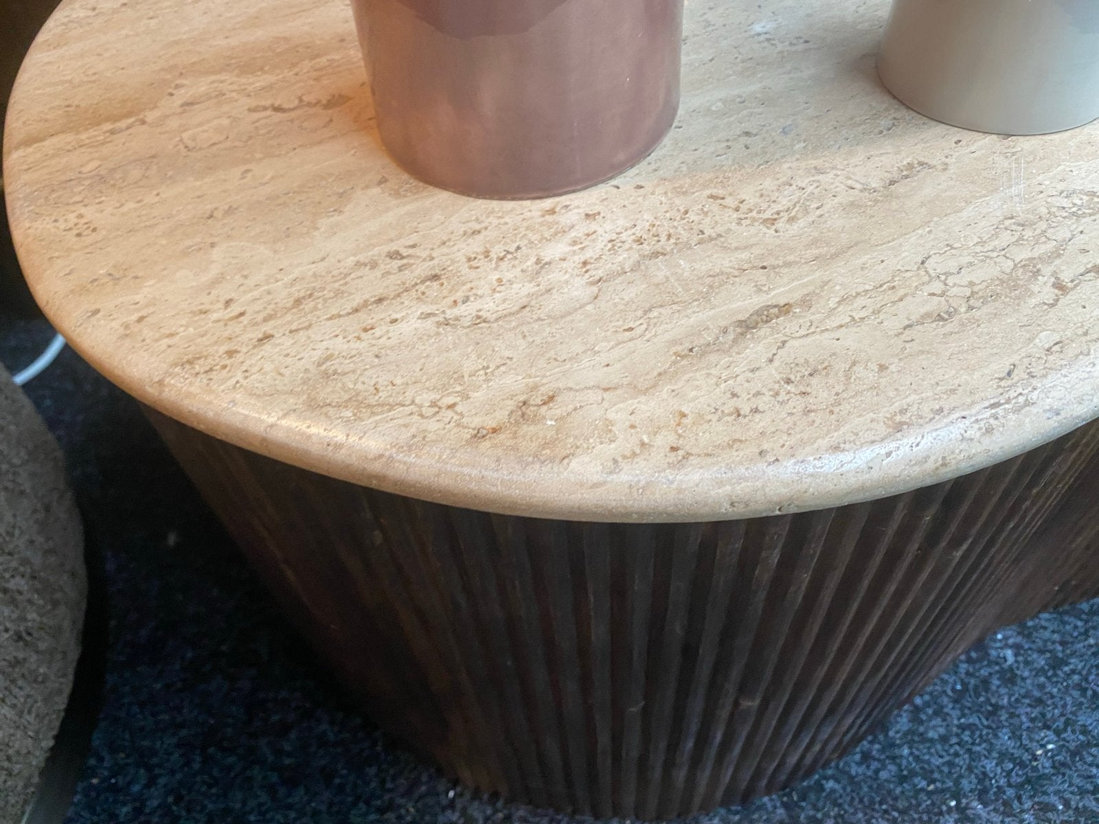 Unieke bijzettafel: Travertin blad, mangohouten onderstel, Ophalen, Minder dan 45 cm, Minder dan 55 cm, Nieuw