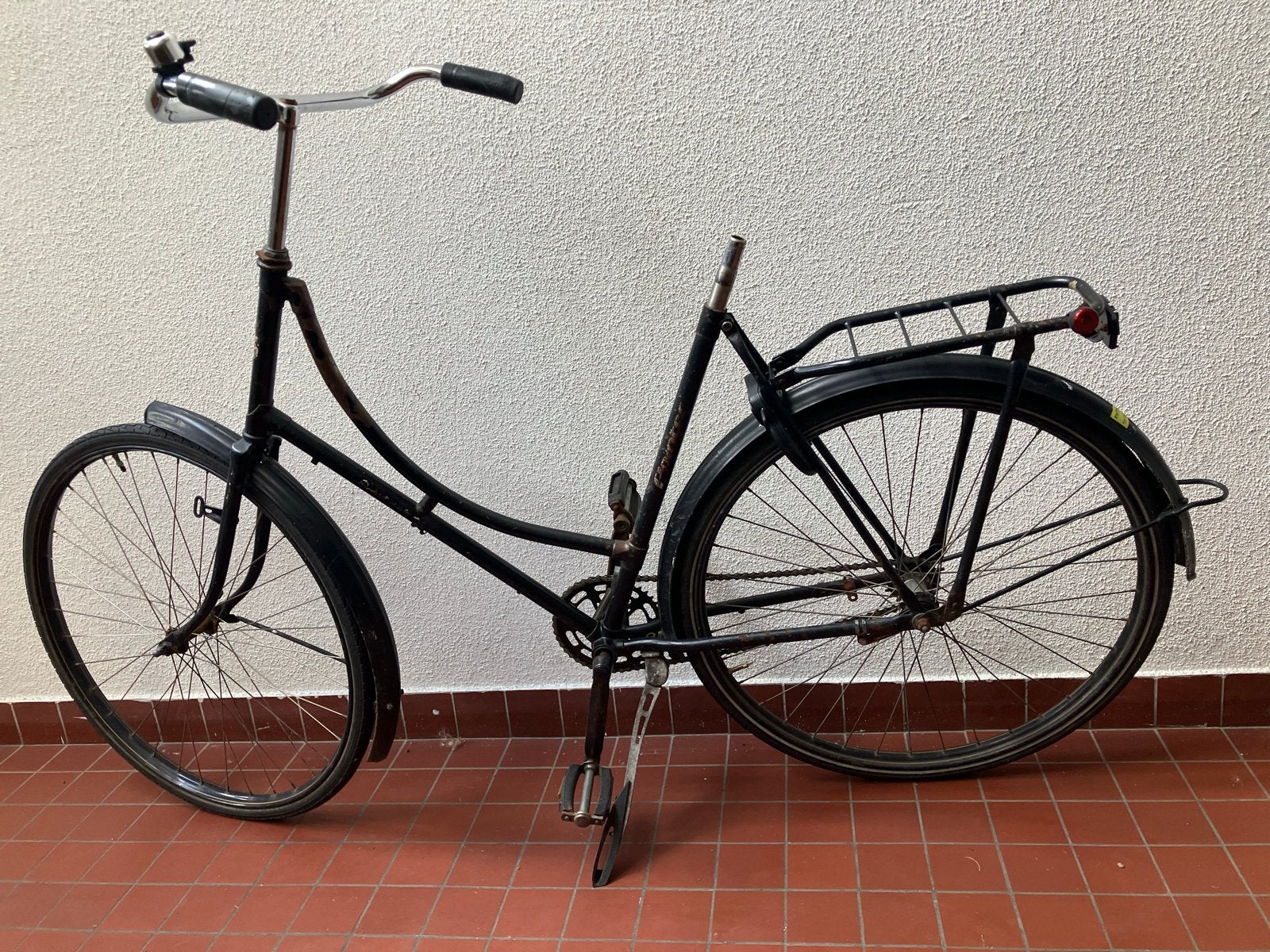 Zwarte omafiets - Opknapper, 53 tot 56 cm, Ophalen, Gebruikt, Terugtraprem