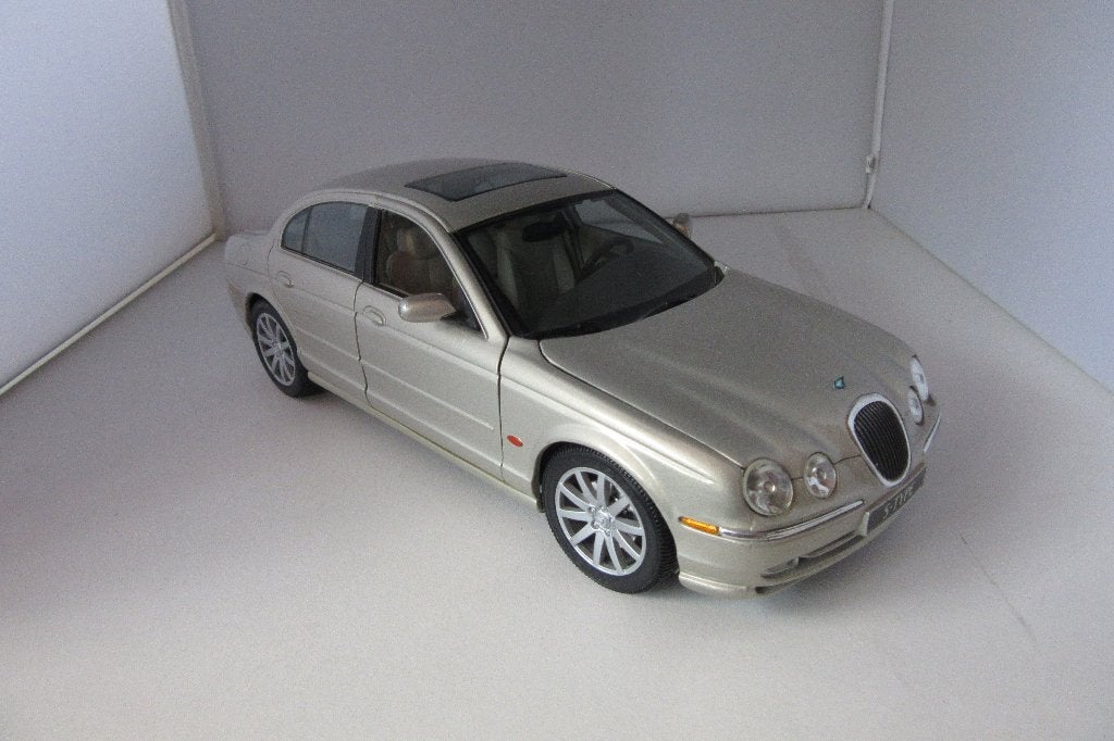 Jaguar S-type 1;18, Hobby en Vrije tijd, Modelauto's | 1:18, Ophalen of Verzenden, Zo goed als nieuw, Auto, Maisto