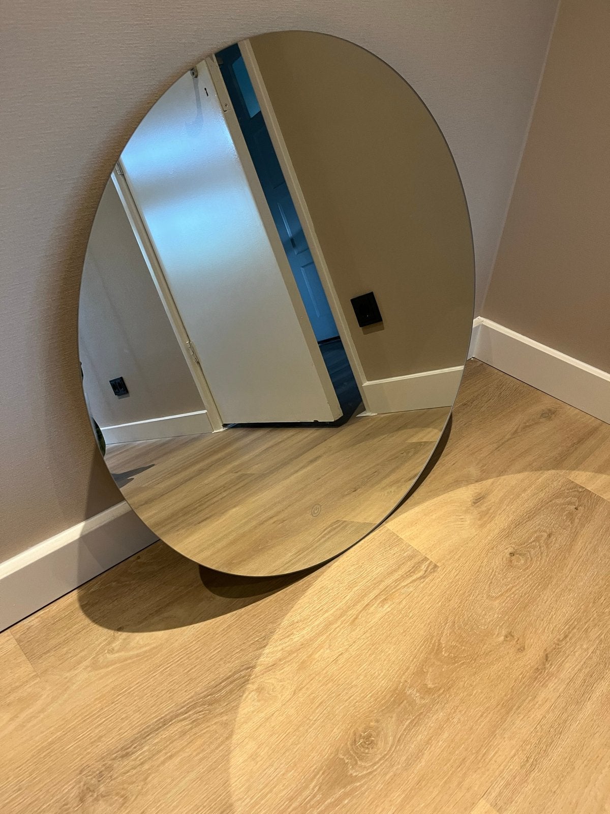 Ronde badkamerspiegel met LED verlichting, Huis en Inrichting, Woonaccessoires | Spiegels, Ophalen, Gebruikt, Rond, Minder dan 100 cm
