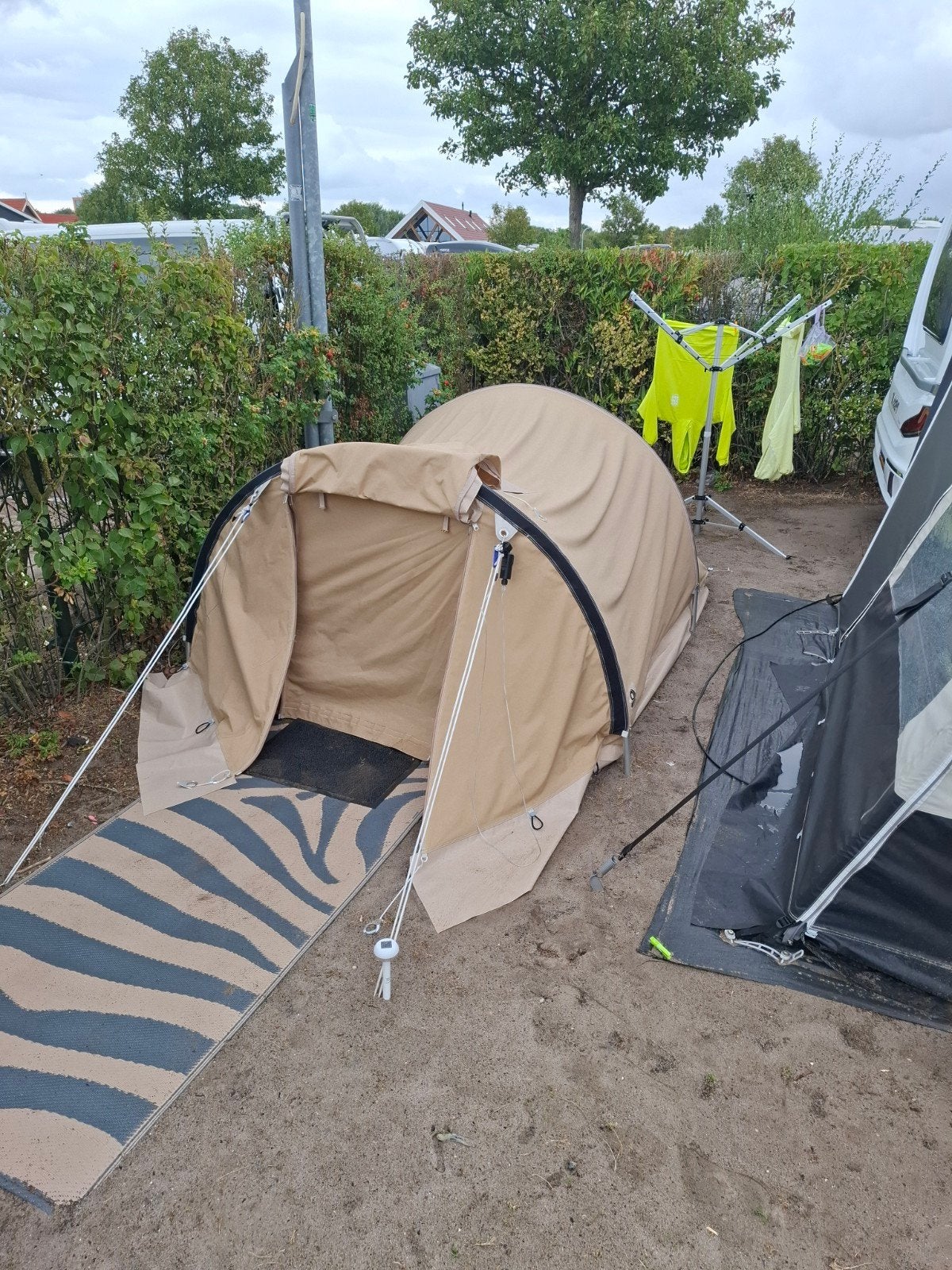 Karsten Nokia 2-persoons tent - Zo goed als nieuw, Ophalen, Zo goed als nieuw, Tot en met 2