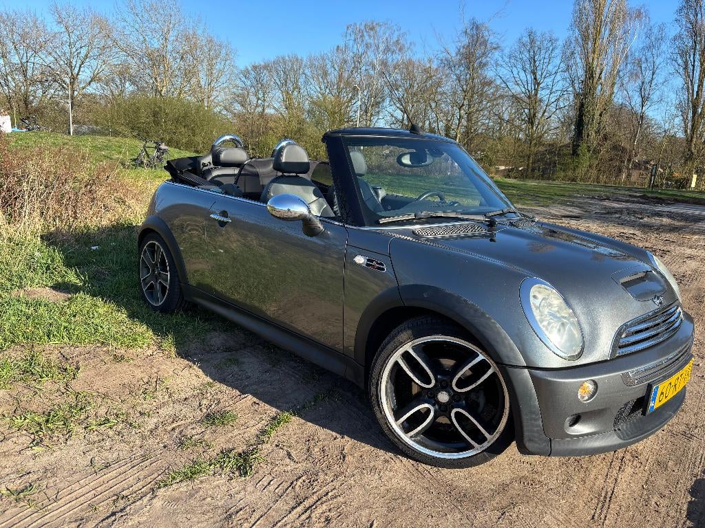 Mini 1.6 16V Cooper S Cabrio AUT 2005 Grijs, Auto's, 4 cilinders, Cabriolet, 4 stoelen, Grijs