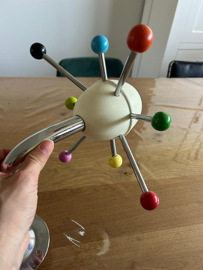 Eames Hang-It-All kapstok - kleurrijk en iconisch design, Huis en Inrichting, Woonaccessoires | Kapstokken, Wandkapstok, Gebruikt