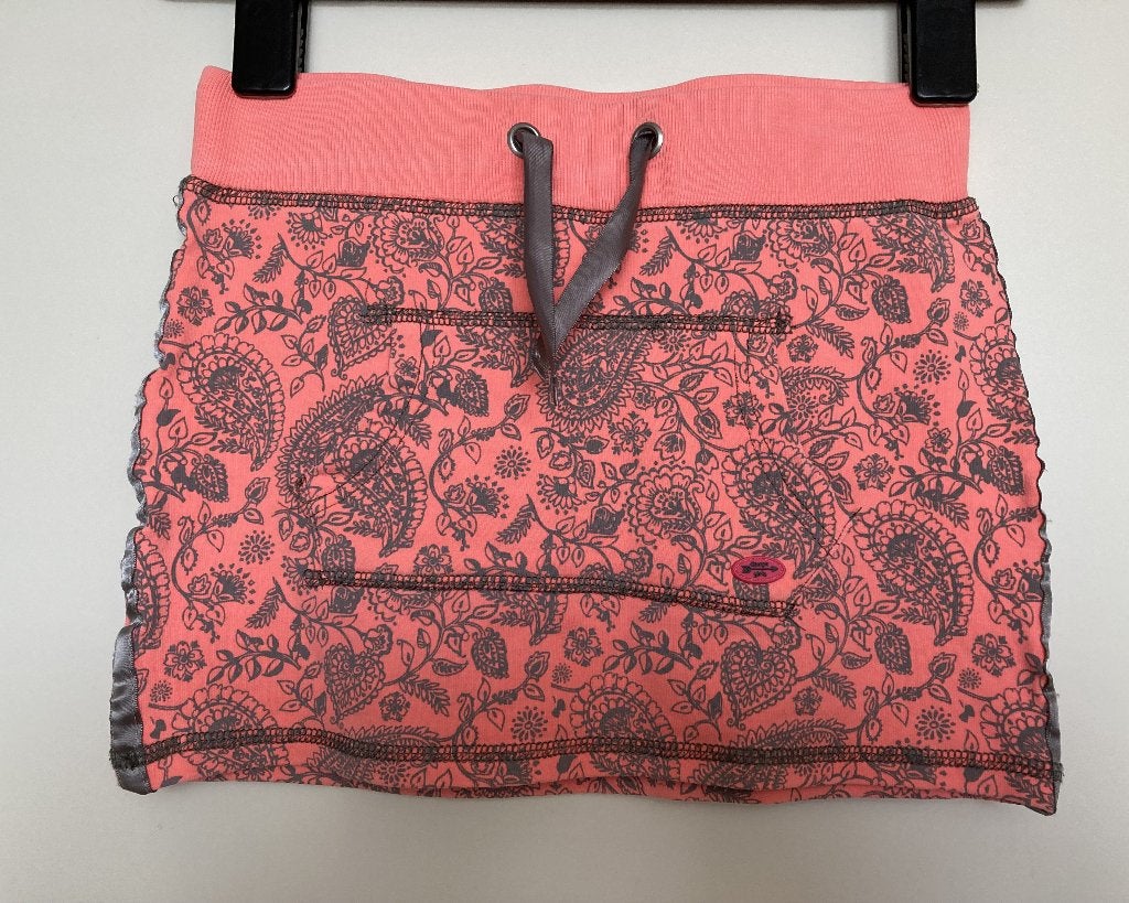 Zalmroze mini rokje in Paisley print mt 134 - 140 - QUAPI, Meisje, Ophalen of Verzenden, Zo goed als nieuw, Jurk of Rok