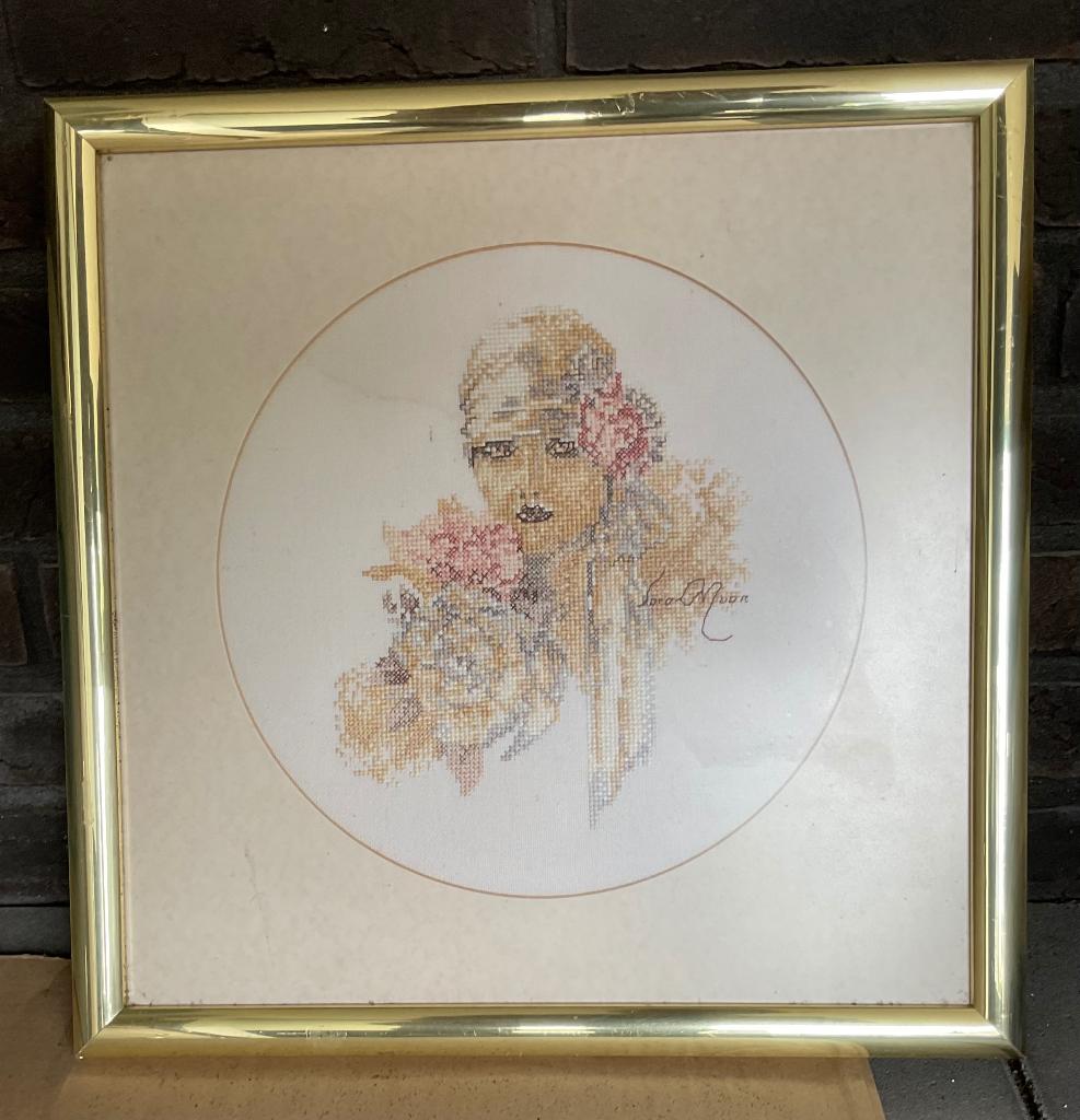 Schilderij Sara Moon geborduurd, Huis en Inrichting, Ophalen, Minder dan 50 cm, Zo goed als nieuw, Schilderij