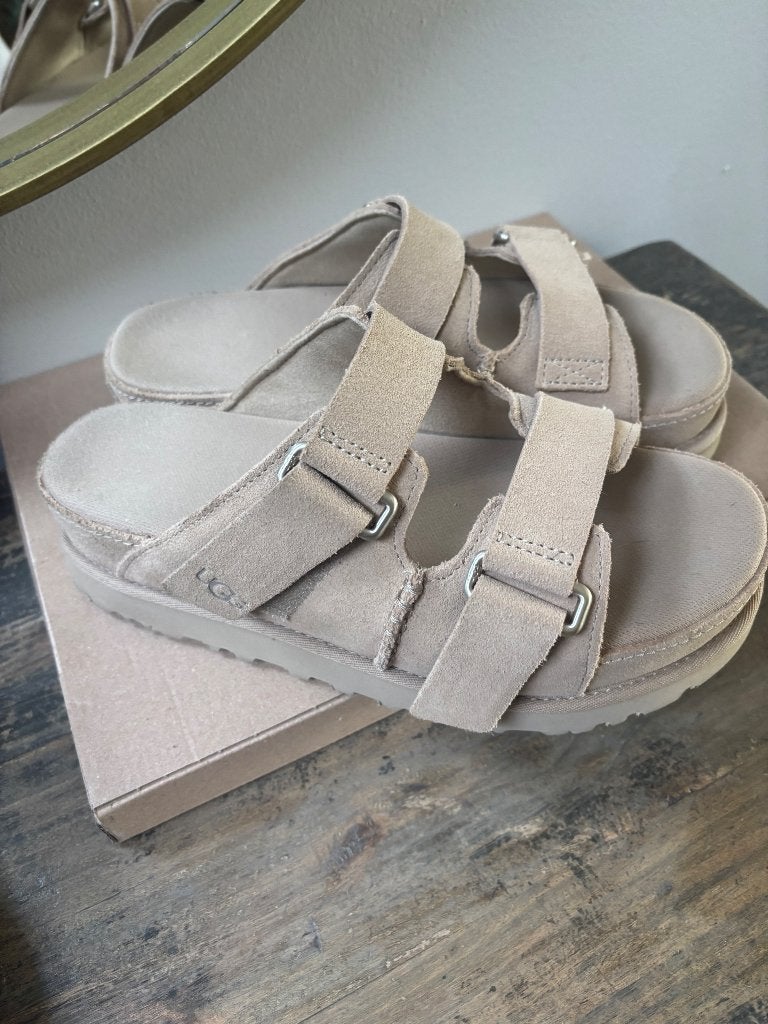 UGG slippers plateau maat 40, Ophalen of Verzenden, Nieuw