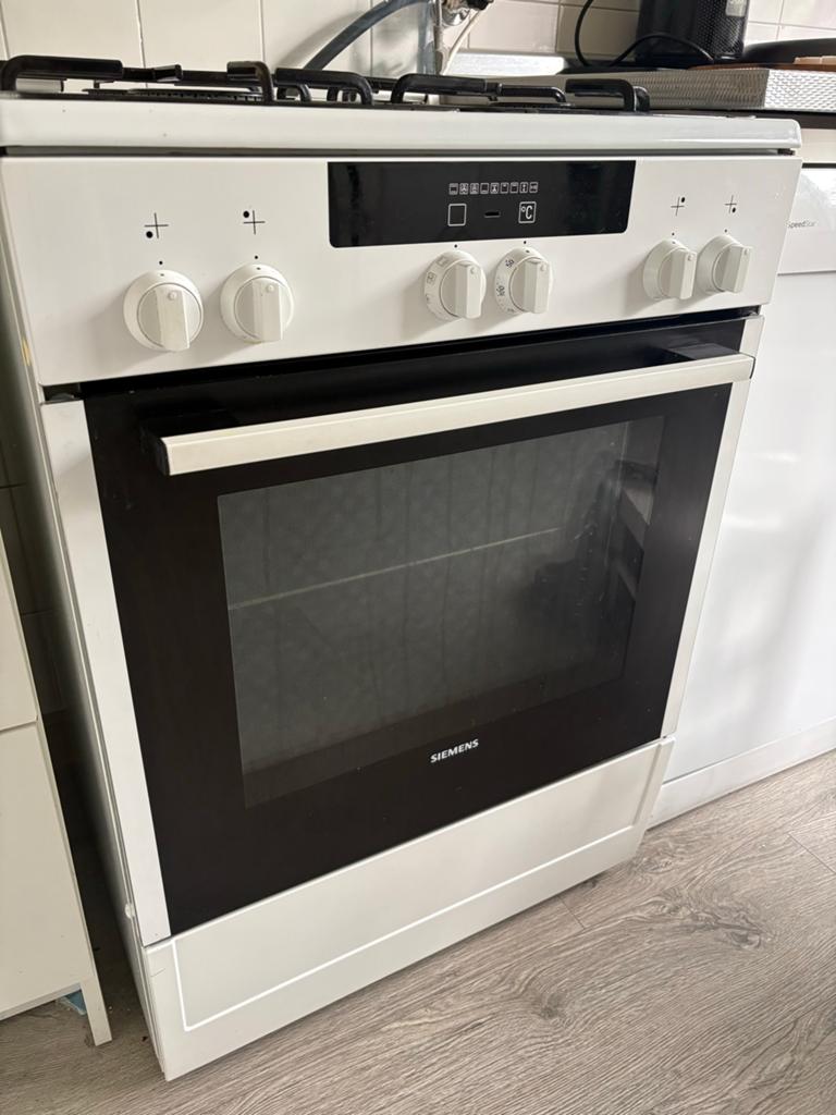Siemens Vrijstaand Gasfornuis met Oven, Ophalen, 4 kookzones, Zo goed als nieuw, Gas