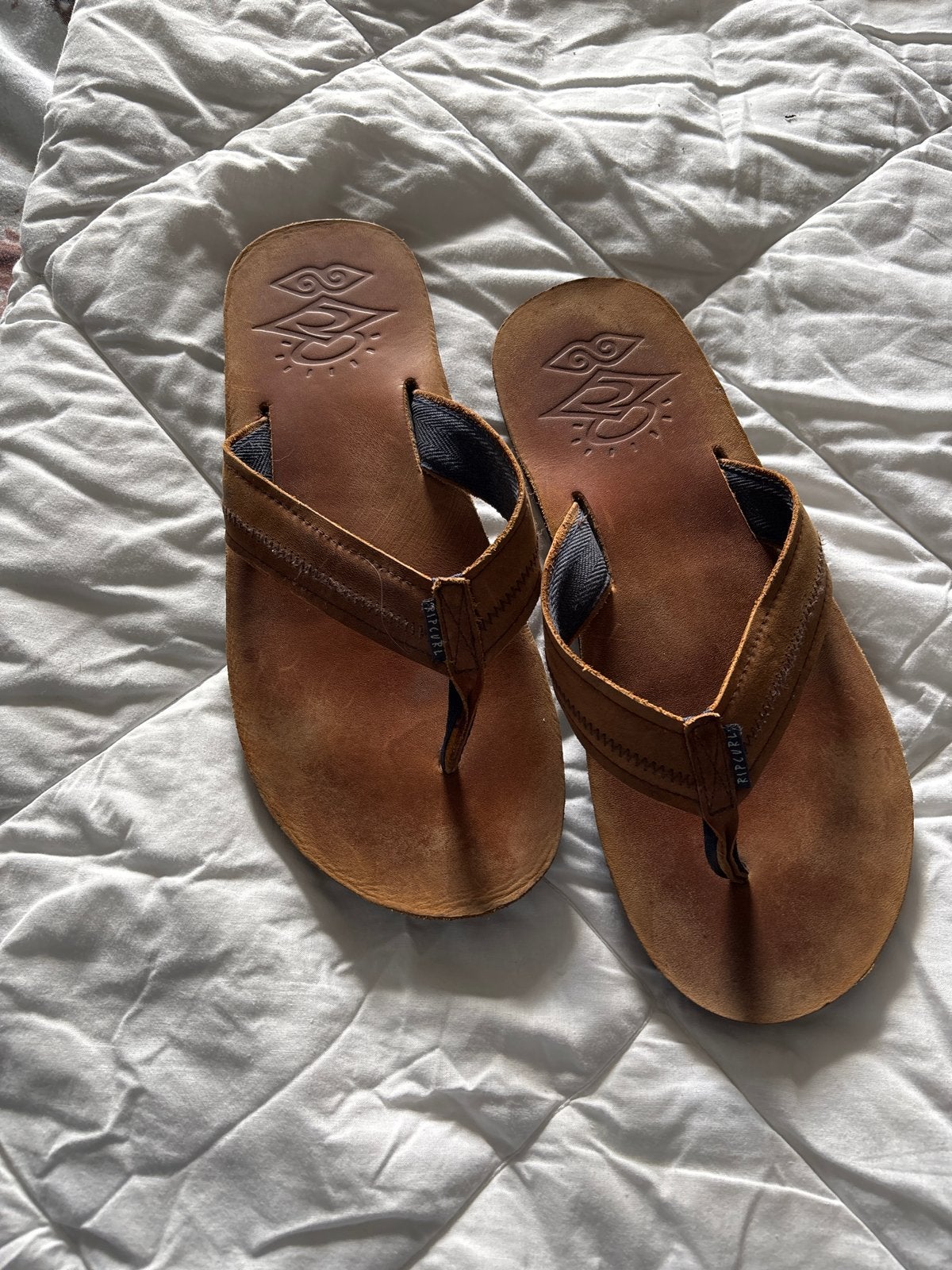 Bruine leren slippers - comfortabel en stijlvol, Slippers, Bruin, Ophalen of Verzenden, Gedragen