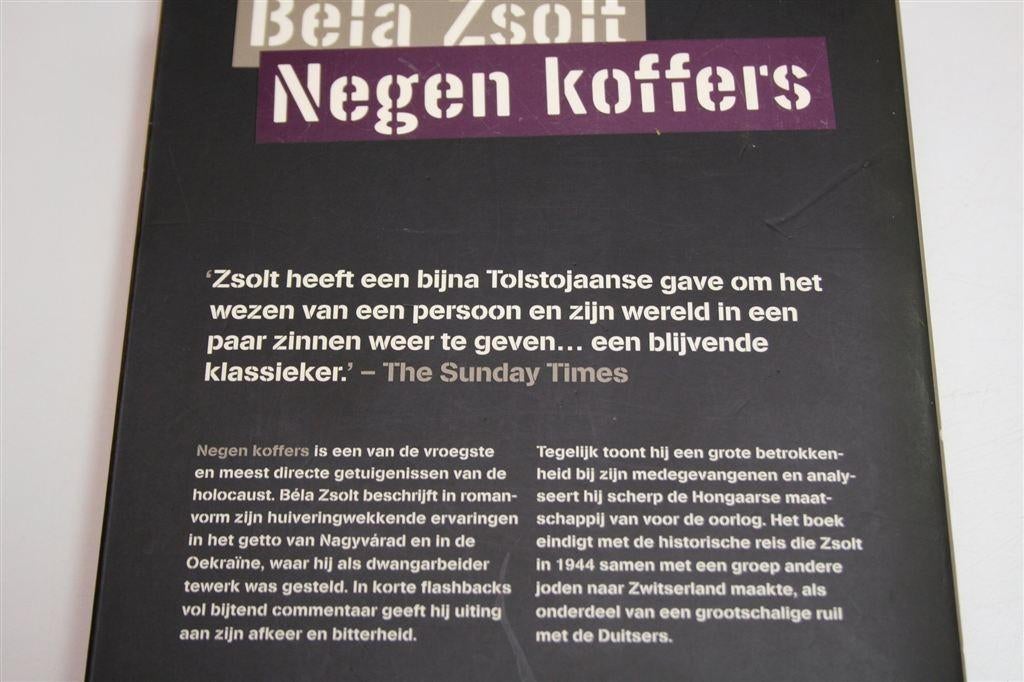 Negen Koffers — Autobiografie Holocaust in Hongarije, Ophalen of Verzenden, Gelezen