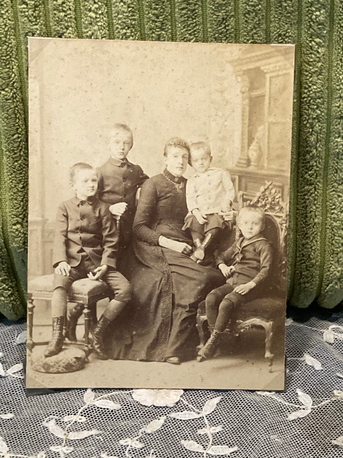 Antieke foto vrouw met kinderen, Greiner (040826), Ophalen of Verzenden, Voor 1940, Zo goed als nieuw, Kind