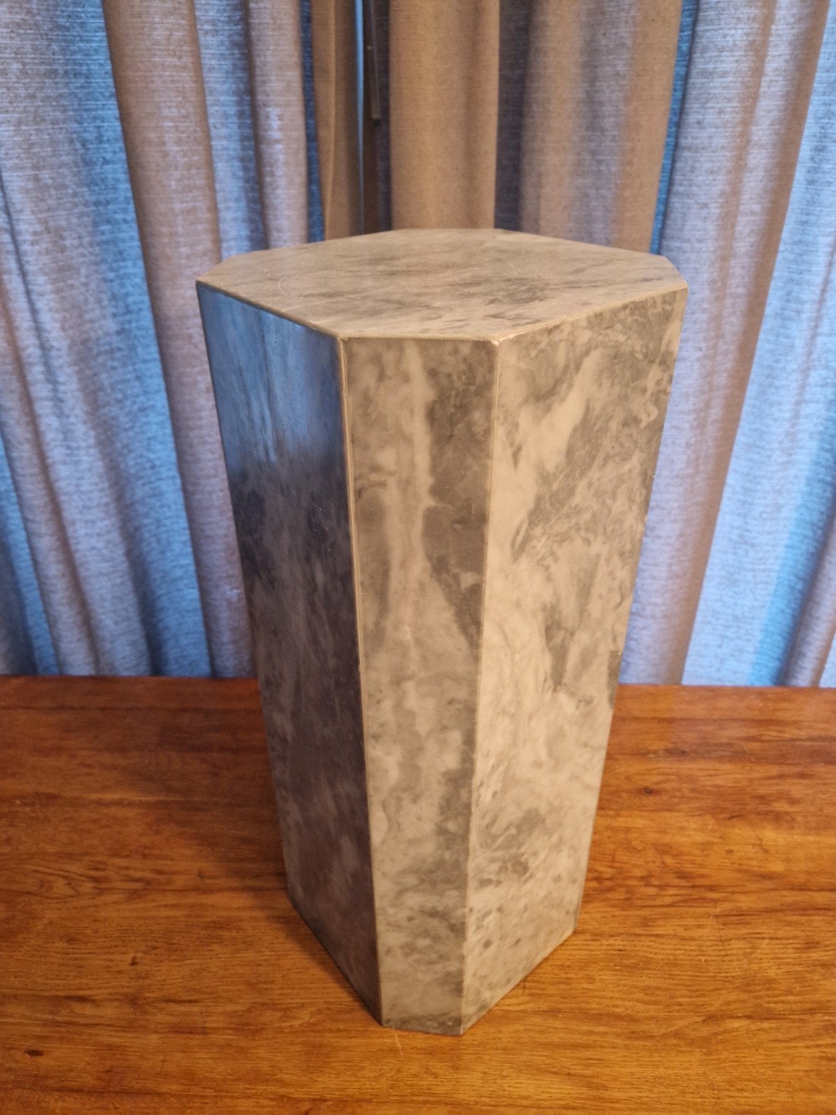 Vintage design carrara marmeren zuil/monoliet, 28X28X60 cm, Huis en Inrichting, Woonaccessoires | Zuilen en Pilaren, Ophalen, Zo goed als nieuw