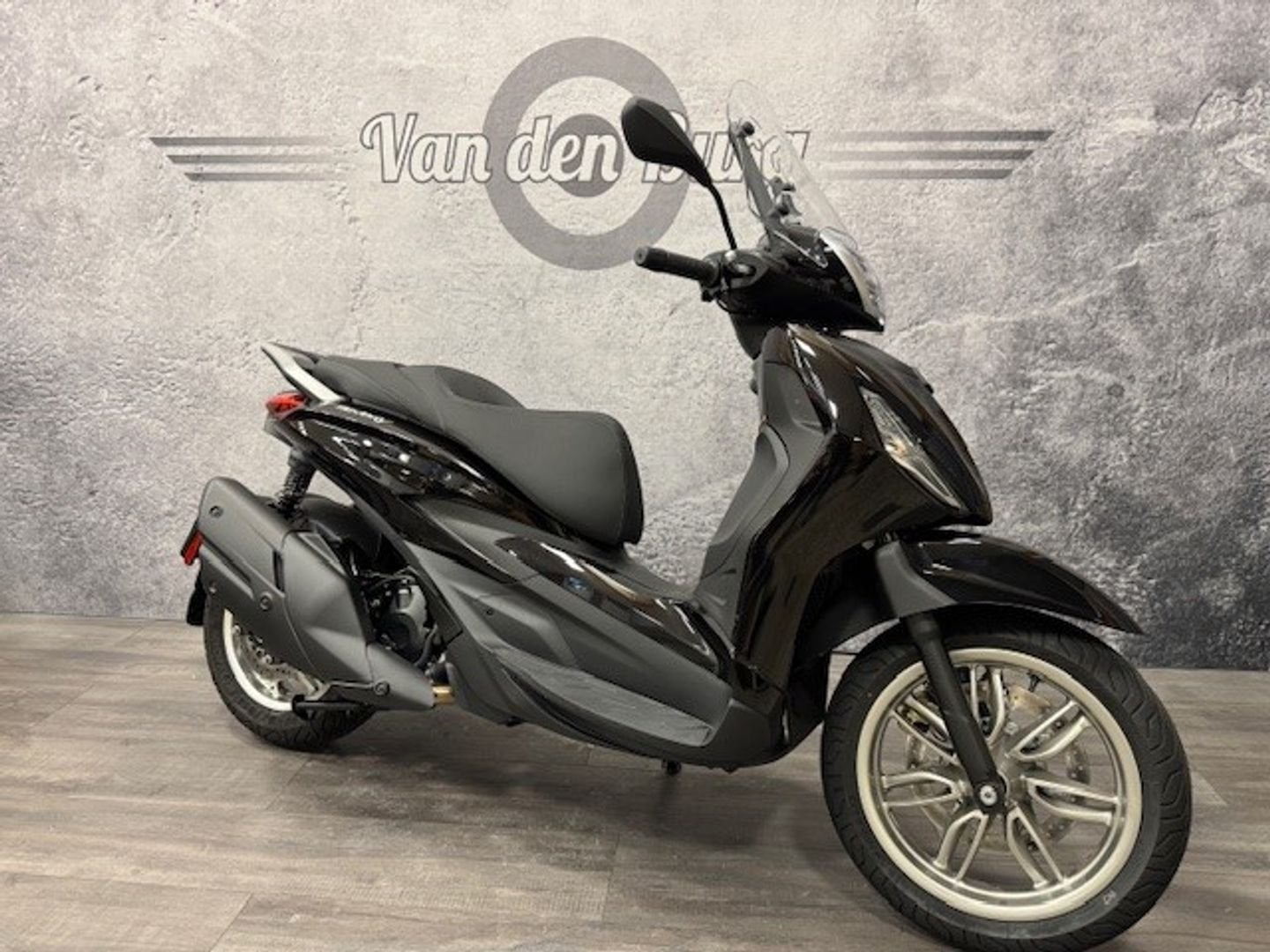 PIAGGIO BEVERLY 400 HPE (bj 2025), Motoren, Motoren | Piaggio, Scooter, Onbekend, 399 cc, Onbekend