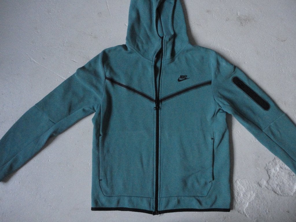 Als nieuw, groen trainingsjack van NIKE TECH maat M, Kleding | Heren, Sportkleding, Maat 48/50 (M), Overige typen, Nike, Ophalen of Verzenden