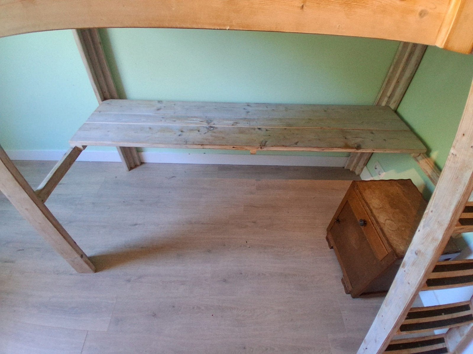 Hoogslaper, grijs/wit gebeitst hout., Ophalen, Gebruikt