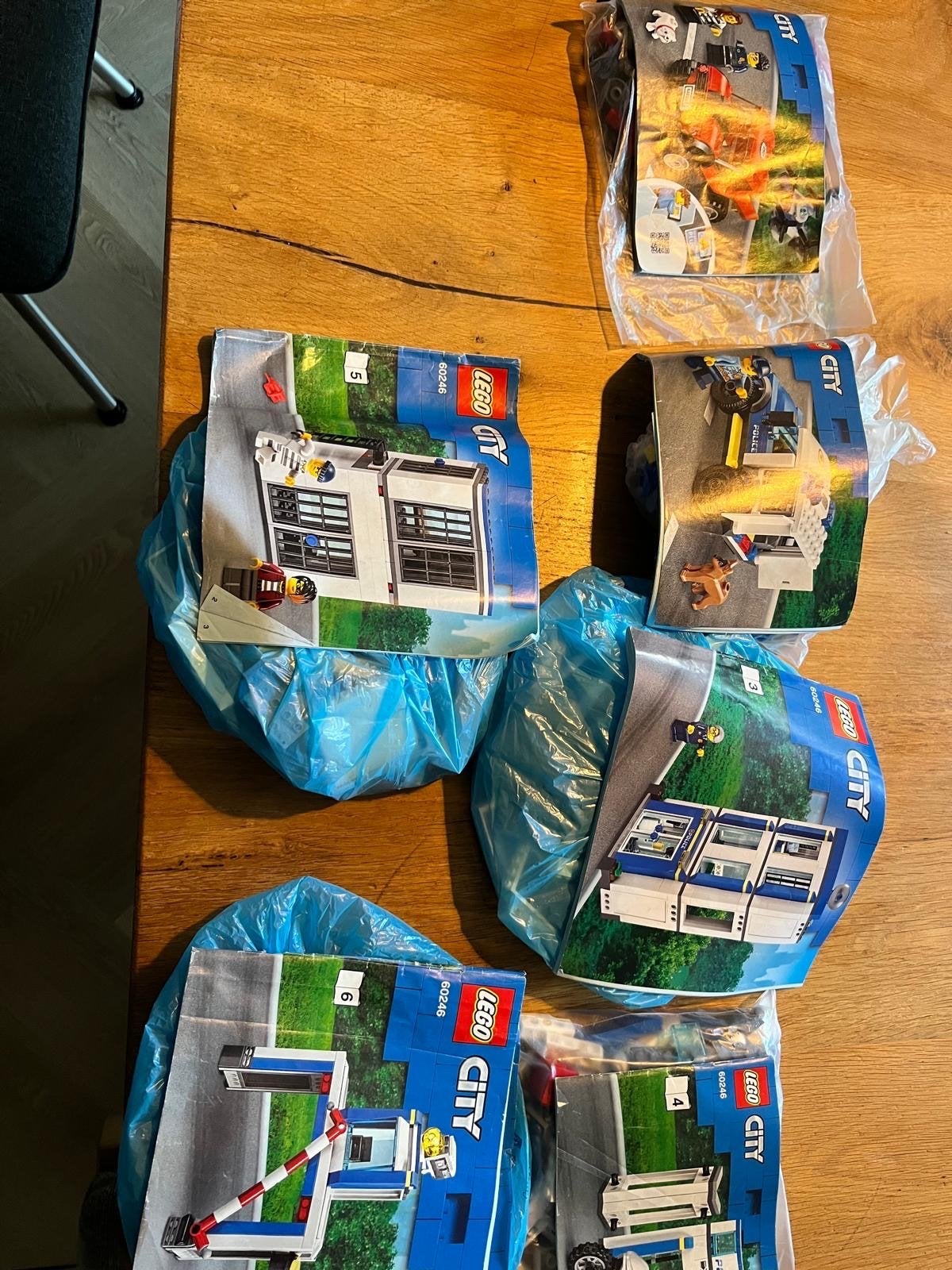 Lego City 60246 Politiebureau - Complete set, Kinderen en Baby's, Lego, Ophalen of Verzenden, Compleet, Complete set