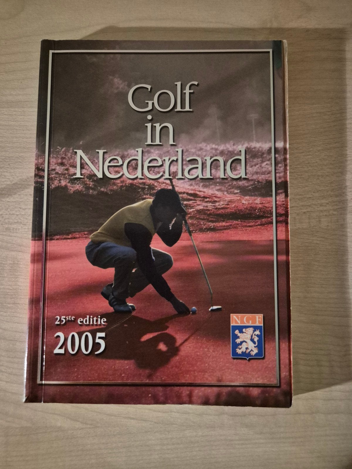 Boek: Golf in Nederland (25ste editie - 2005) - NGF Jaarboek, Ophalen of Verzenden, Balsport