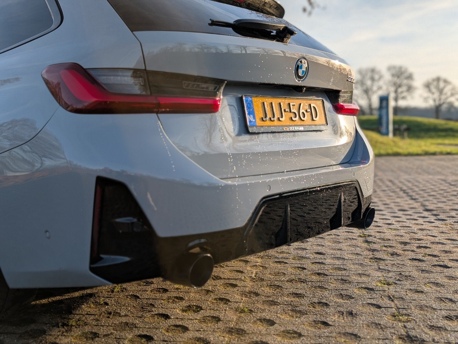 Foto 5 van BMW 330e Touring LCI M pakket + M Performance Brooklyn Grau