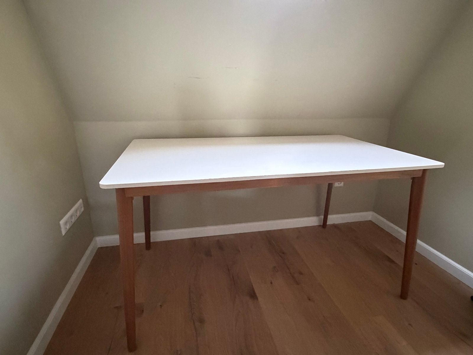 Witte IKEA tafel / bureau, Ophalen, Gebruikt, 100 tot 150 cm, 50 tot 100 cm