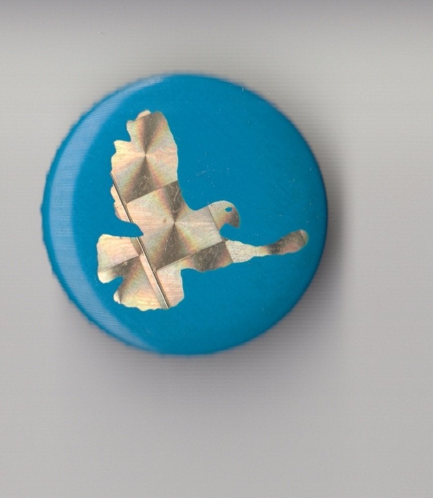 Protest Button Vrede Duif A, Verzamelen, Speldjes, Pins en Buttons, Gebruikt, Niet vindbaar, Niet vindbaar, Speldje of Pin