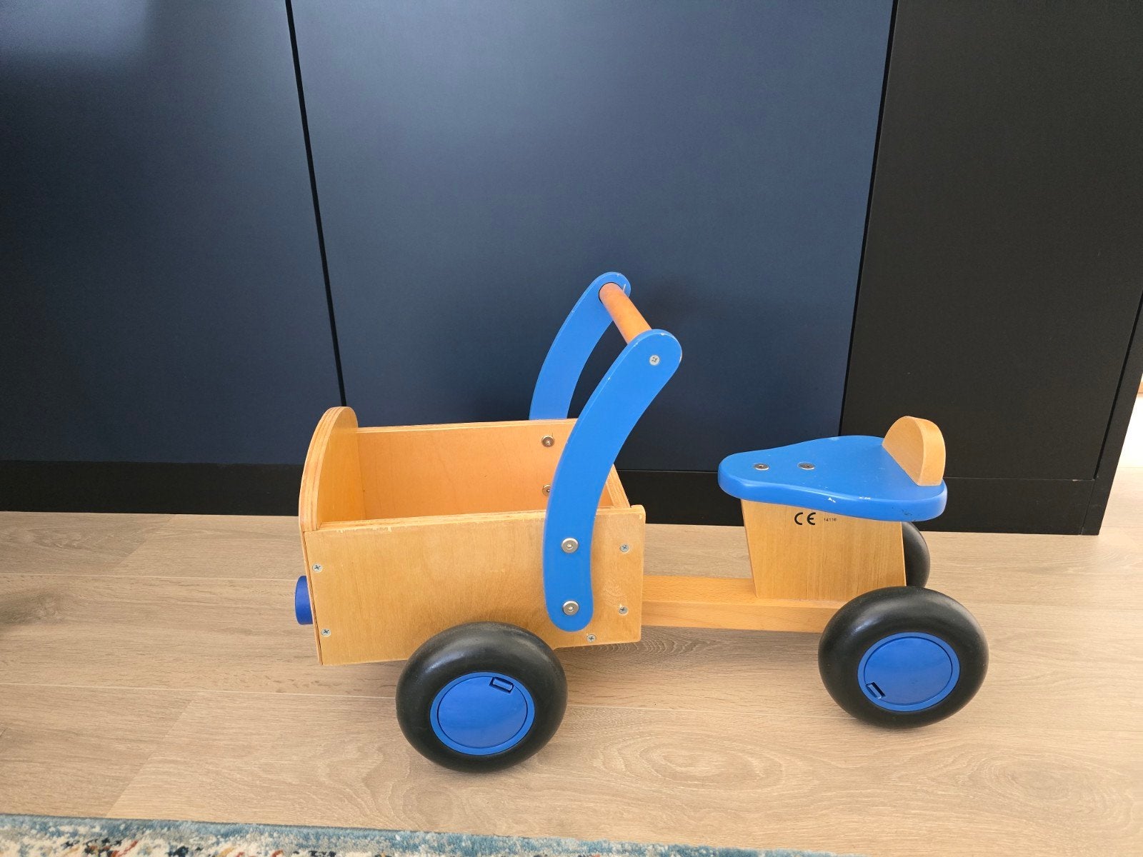 Houten peuterbakfiets, Kinderen en Baby's, Speelgoed | Houten speelgoed, Ophalen of Verzenden, Gebruikt