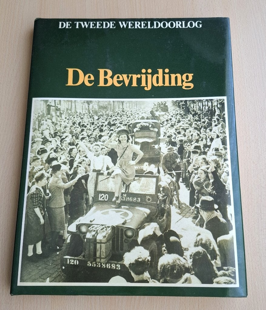 boek Bevrijding - 1945 - Tweede Wereldoorlog, Tweede Wereldoorlog, Ophalen of Verzenden, Zo goed als nieuw, Lekturama