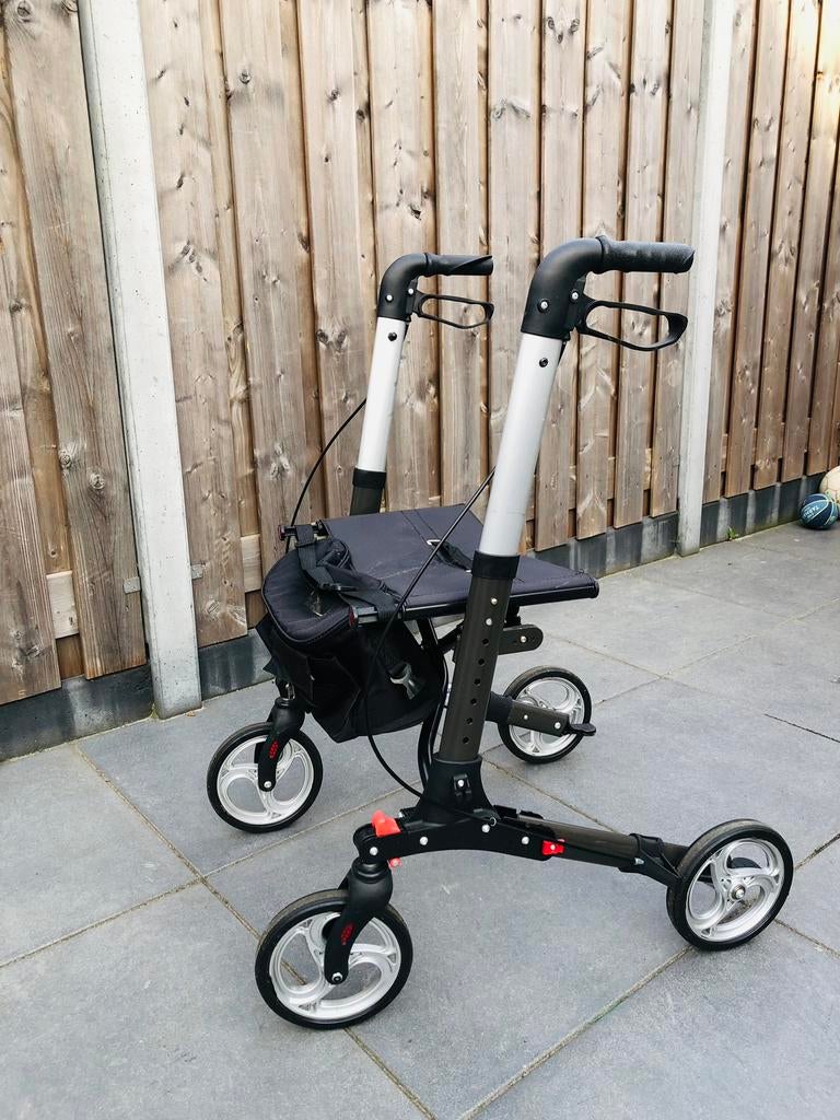 Diverse opvouwbare lichtgewicht rollator, Diversen, Rollators, Ophalen of Verzenden, Opvouwbaar, Zo goed als nieuw