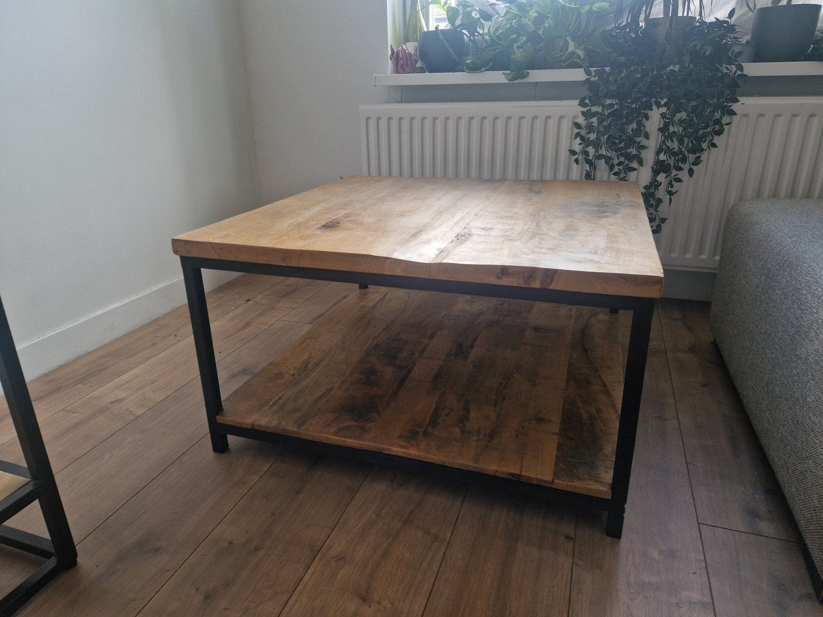 Salontafel van mangohout en metaal, Overige houtsoorten, Gebruikt, 50 tot 100 cm, Industrieel, Landelijk