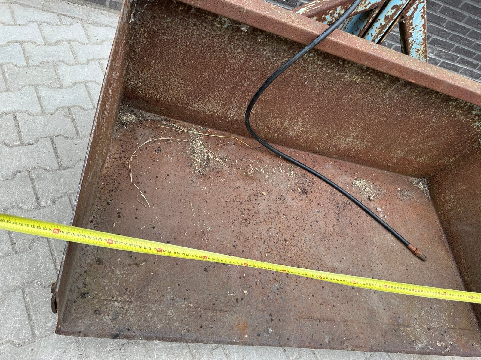 Grondbak tbv minitrekker - hydraulisch kiepbaar, Ophalen, Gebruikt