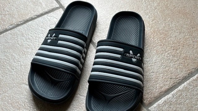 Slippers maat 40 donkerblauw, Ophalen of Verzenden, Gedragen, Blauw