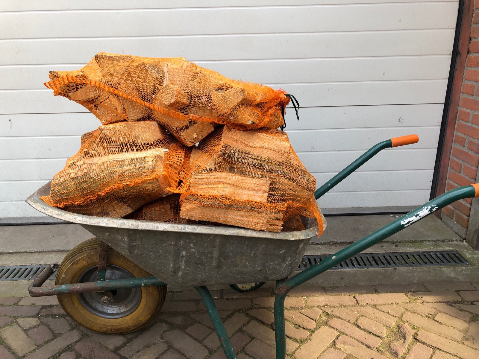 grote netzakken droog eiken haardhout 12 kg, Tuin en Terras, Minder dan 3 m³, Ophalen, Eikenhout