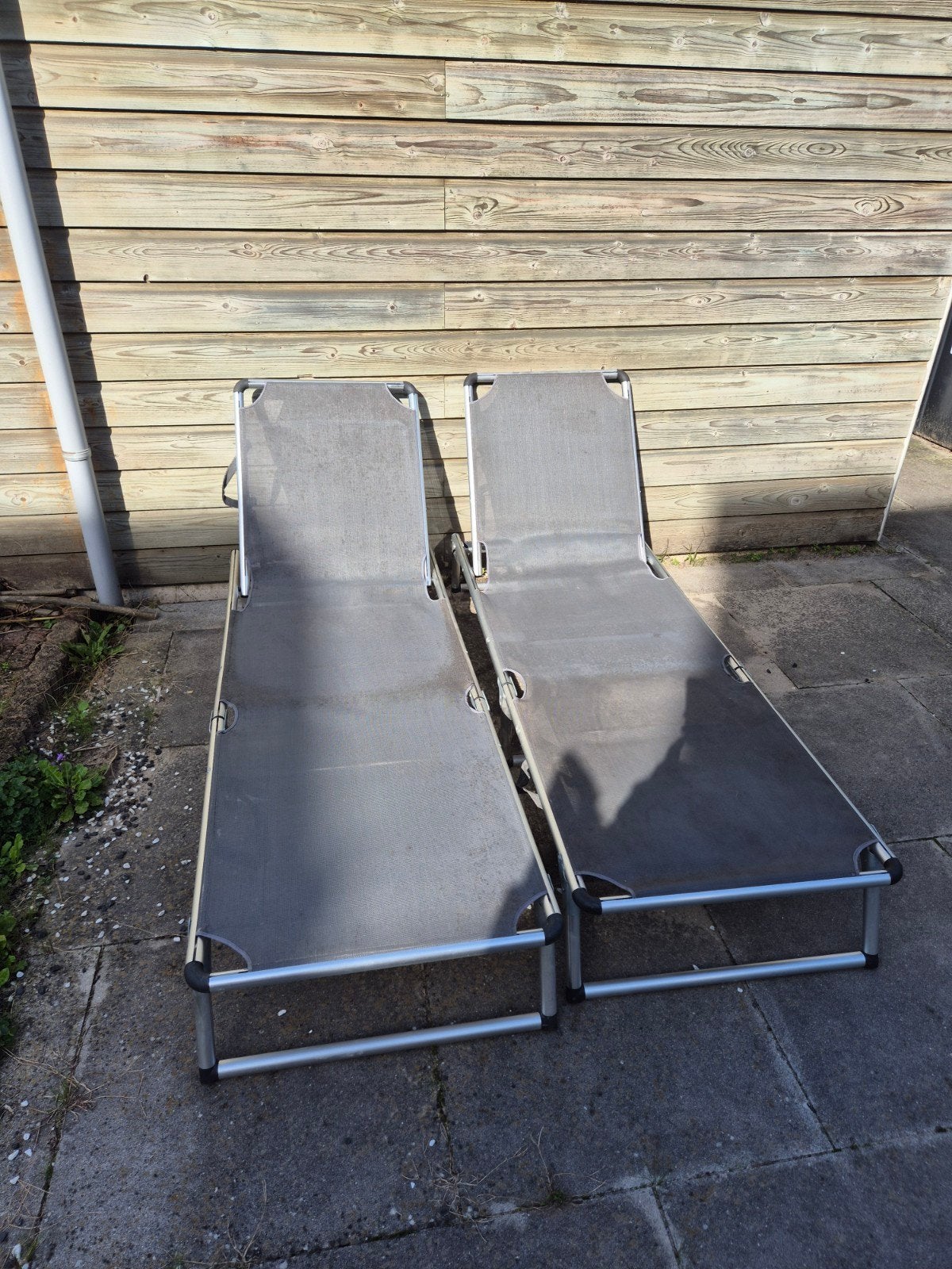 2 Inklapbare ligbedden / strandstoelen verstelbaar, Tuin en Terras, Ophalen, Gebruikt, Textileen, Inklapbaar