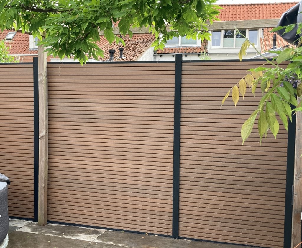 Nieuwe composiet rhombus schutting teak, incl Alu palen, Ophalen, Kunststof, 1 tot 2 meter, Minder dan 3 meter