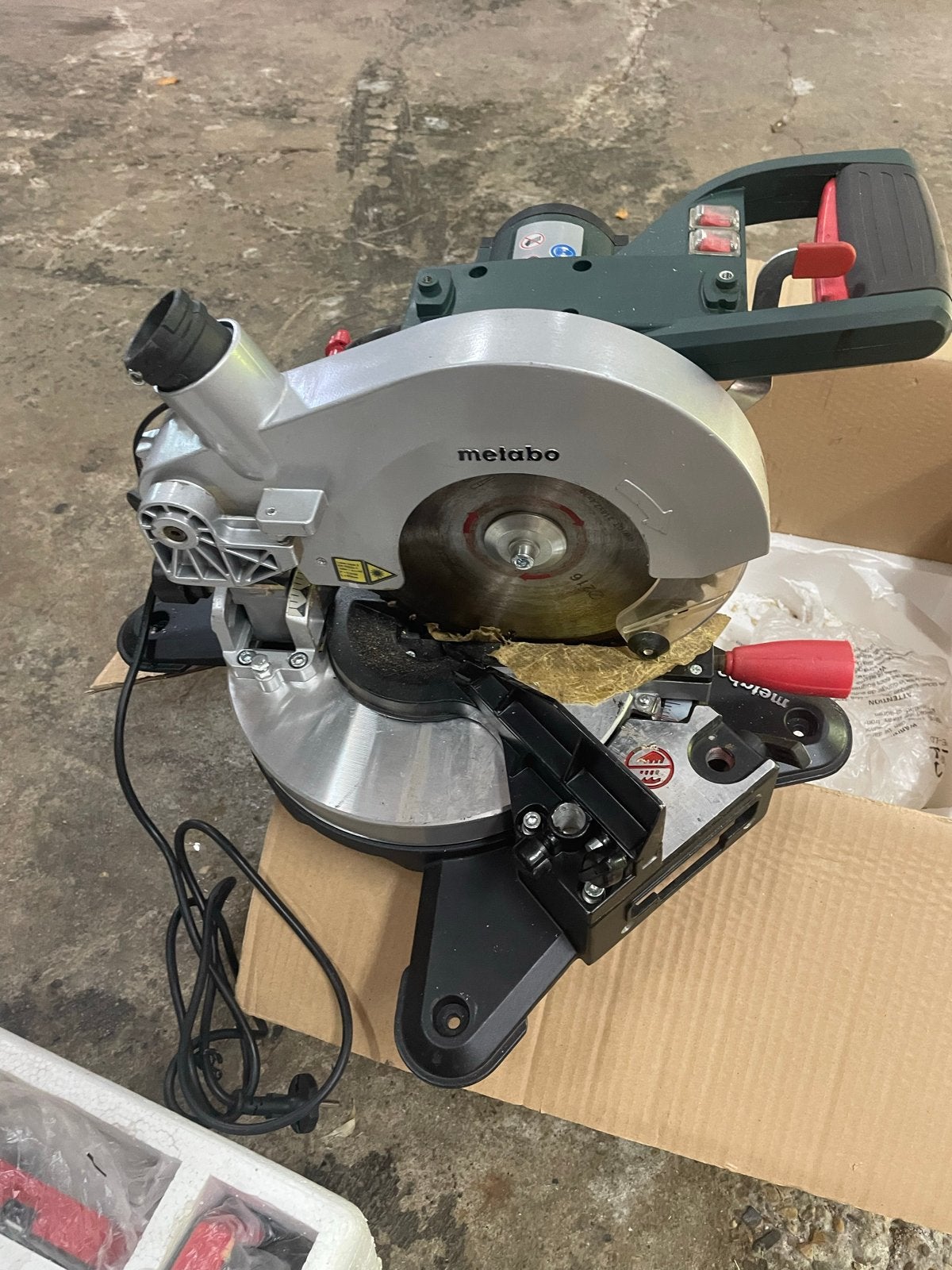 Metabo KS 216 M Lasercut Afkortzaag - Zo goed als nieuw, Doe-het-zelf en Verbouw, Gereedschap | Zaagmachines, 70 mm of meer, Ophalen of Verzenden
