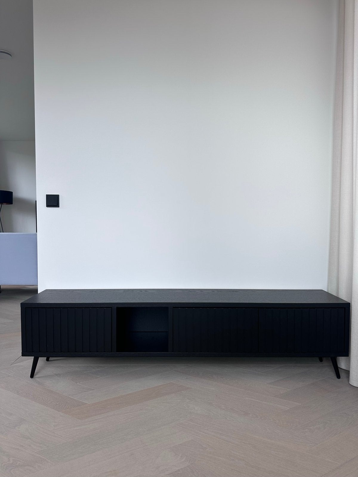 Maatwerk TV-meubel van hout, RAL 9005, 180x36x46 cm, Ophalen, 150 tot 200 cm, Zo goed als nieuw, Minder dan 100 cm