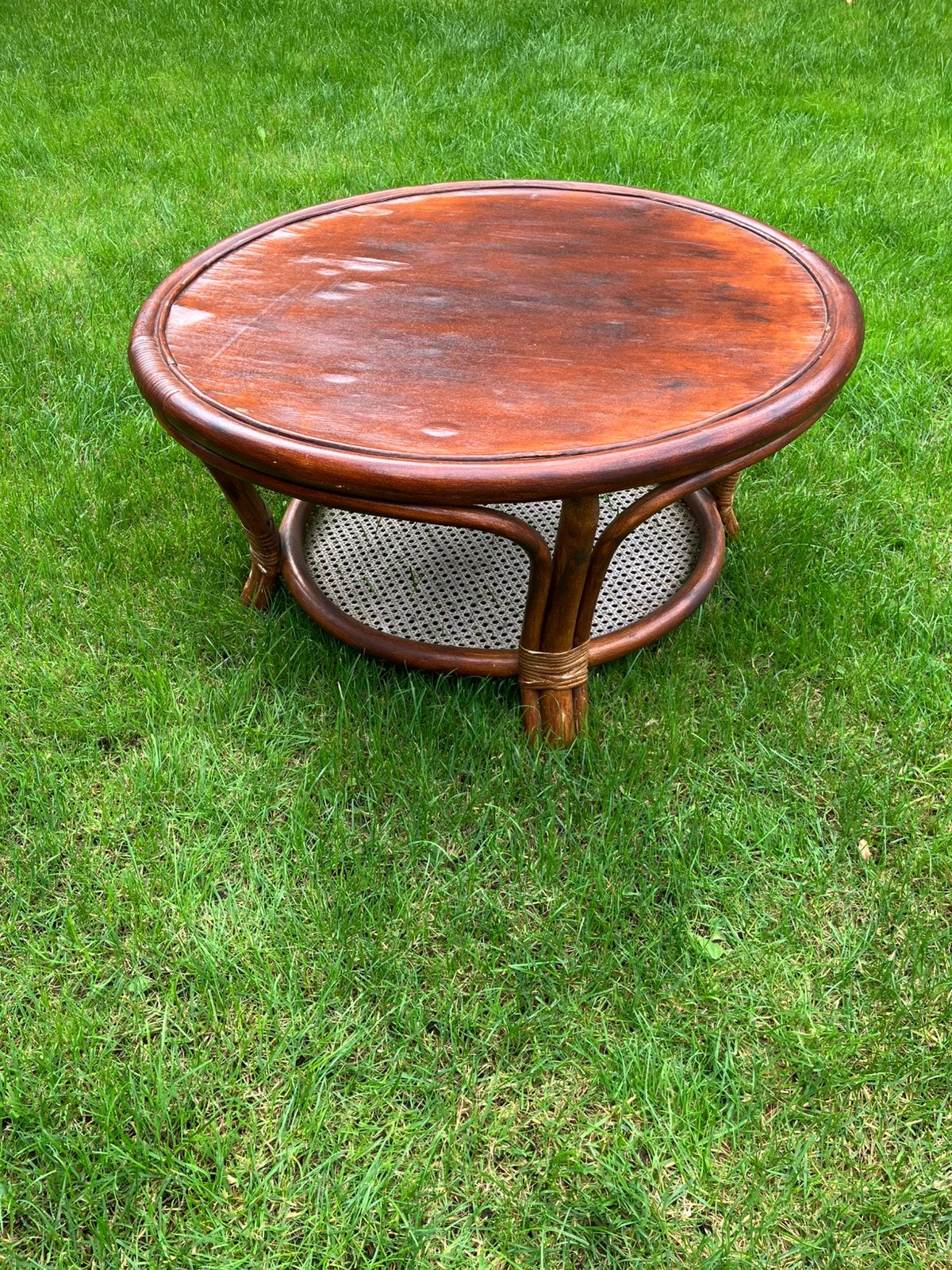 Gratis tafeltje voor buiten., Ophalen, Gebruikt, Rond, 50 tot 100 cm