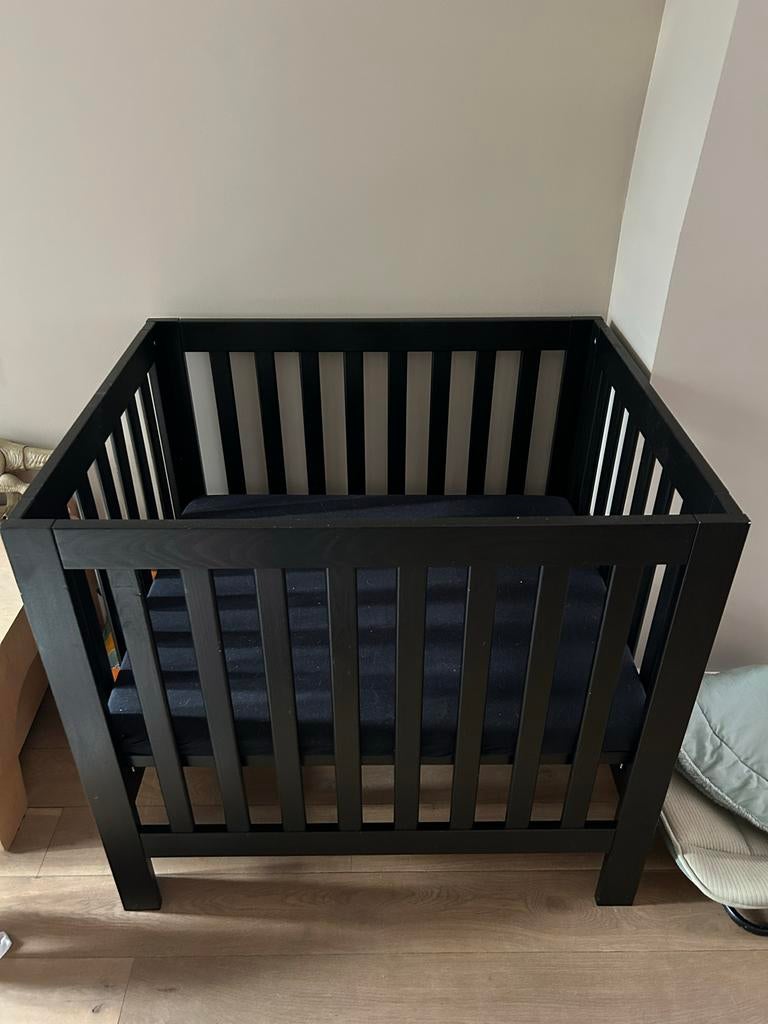 Zwarte box Bart met 2 hoeslakens en groen boxkleed, Kinderen en Baby's, Boxen, Ophalen, Gebruikt, Vierkant, Boxkleed