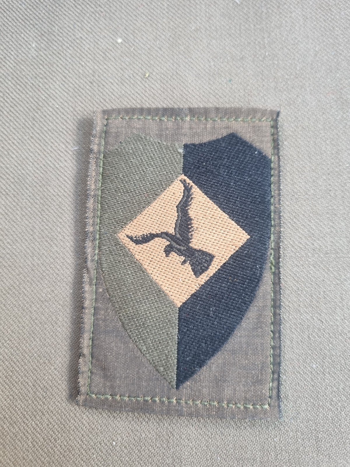 Mouwembleem GVT luchtmobiele brigade nr 1, Ophalen of Verzenden, Landmacht, Nederland, Embleem of Badge