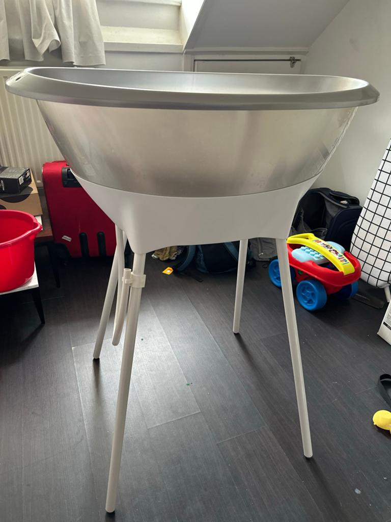 Luma Babybadje met standaard - Grijs/Wit, Overige merken, Ophalen of Verzenden, Zo goed als nieuw, Badje
