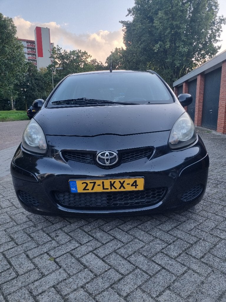 Toyota Aygo 1.0 12V Vvt-i 5DRS 2010 Blauw, Auto's, Voorwielaandrijving, Stof, Zwart, 68 pk