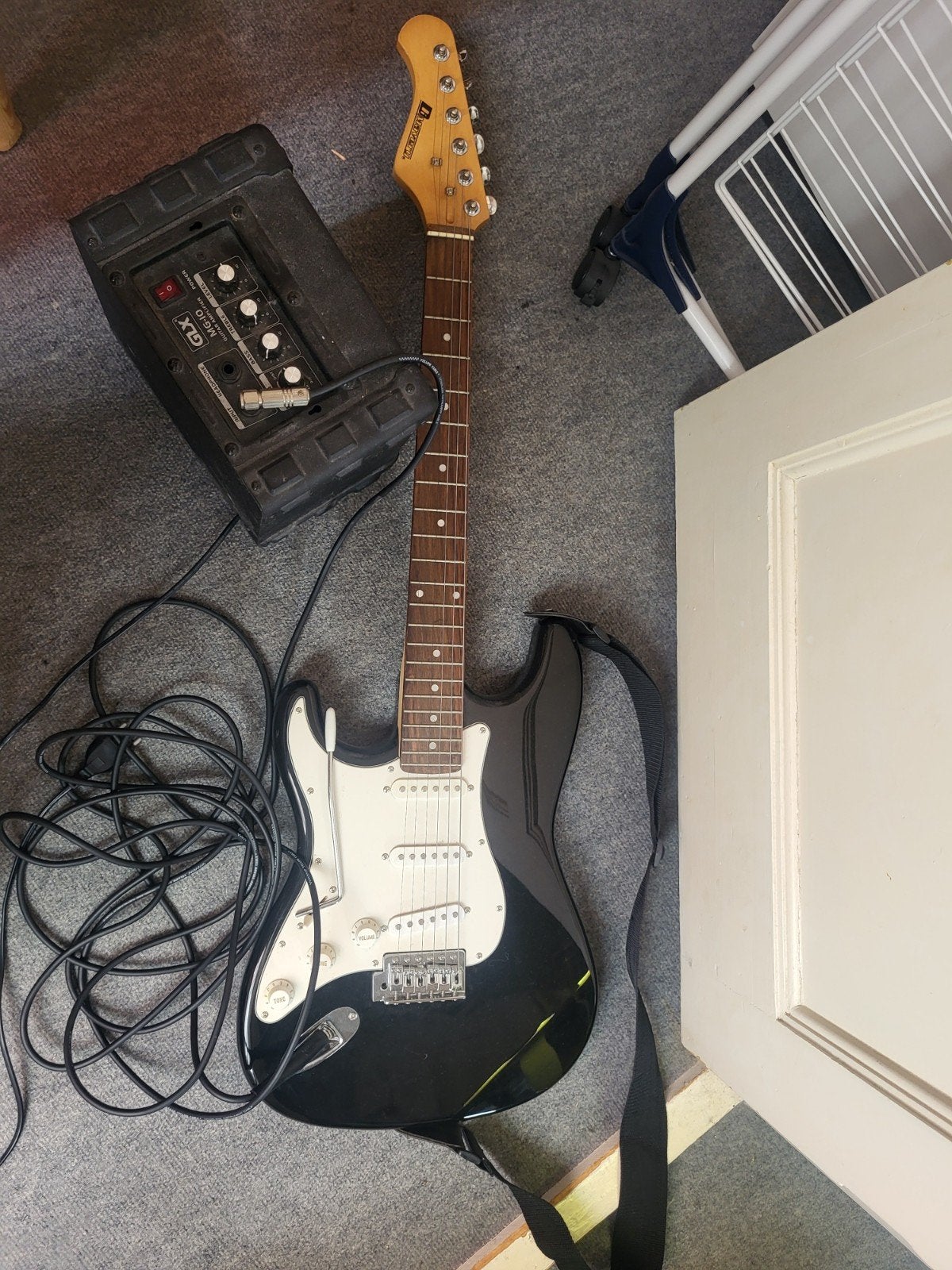 Dimavery elektrisch gitaar met  kleine versterker, Ophalen of Verzenden, Solid body, Overige merken