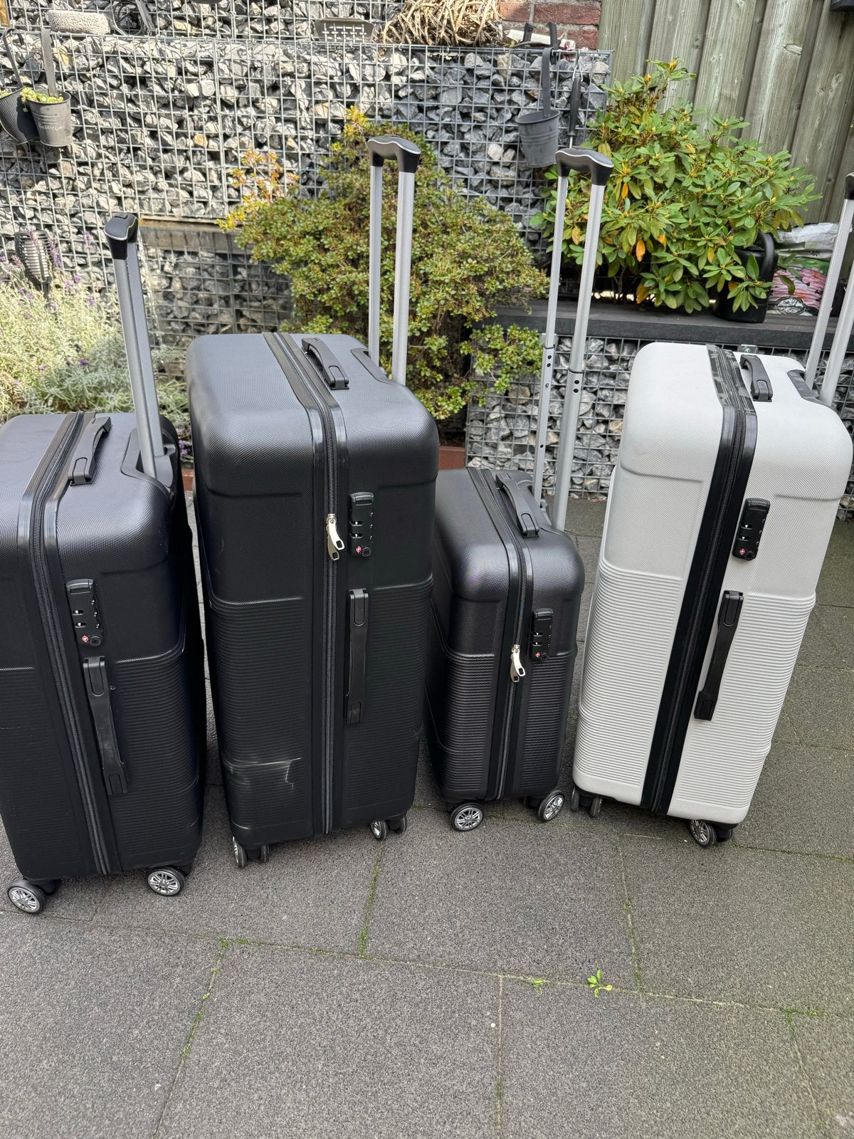 Set van 4 koffers: 3x zwart, 1x wit - semi-Hard kunststof, Ophalen, Gebruikt, 45 tot 55 cm, Slot