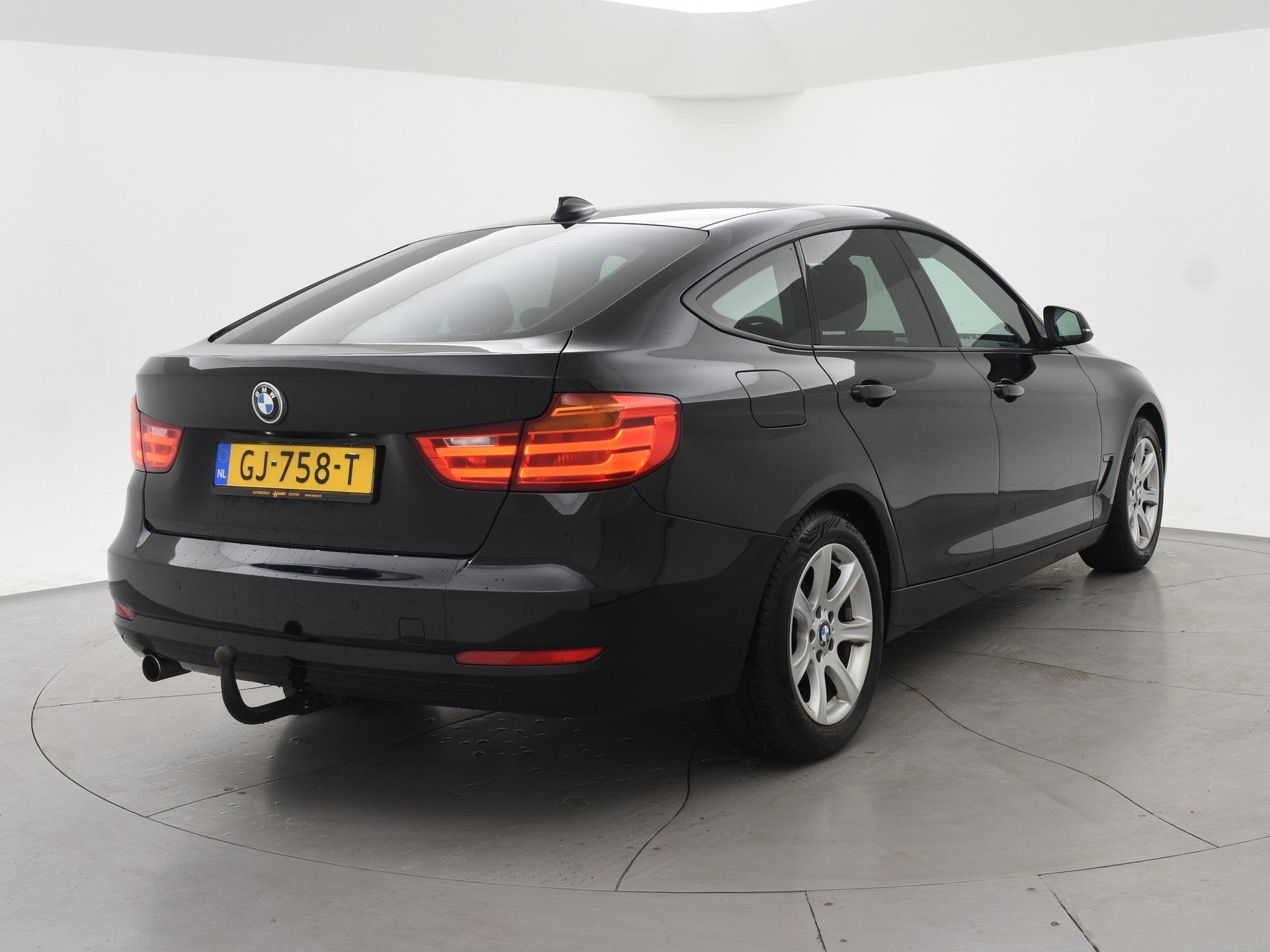 BMW 3-serie Gran Turismo 318d EXECUTIVE + TREKHAAK 1600 KG |, Auto's, BMW, Zwart, Geïmporteerd, Te koop, 5 stoelen