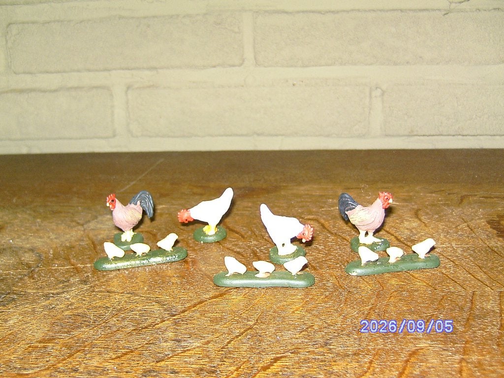 kerstdorp kip kippen haan hanen kuikentjes etend, Ophalen of Verzenden, Gebruikt, Vogel, Beeldje of Figuurtje