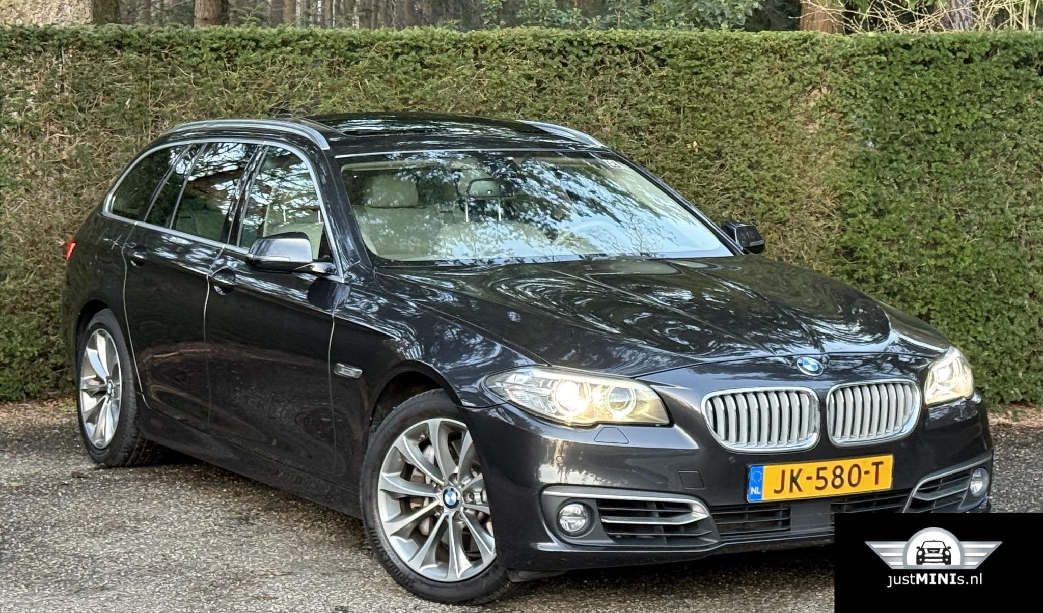 BMW 530xd High Executive touring AUT PANO HUD 4X4 LEDER FACE, Auto's, Automaat, Gebruikt, 2993 cc, Diesel