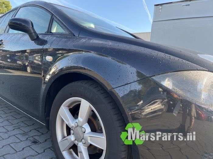 Scherm rechts-voor van een Seat Leon, Auto-onderdelen, Gebruikt, -, -, Ophalen of Verzenden
