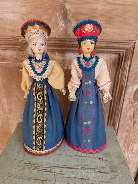 2 x vintage Russische klederdrachtpop. Handgemaakt pop., Verzamelen, Ophalen, Zo goed als nieuw, Pop
