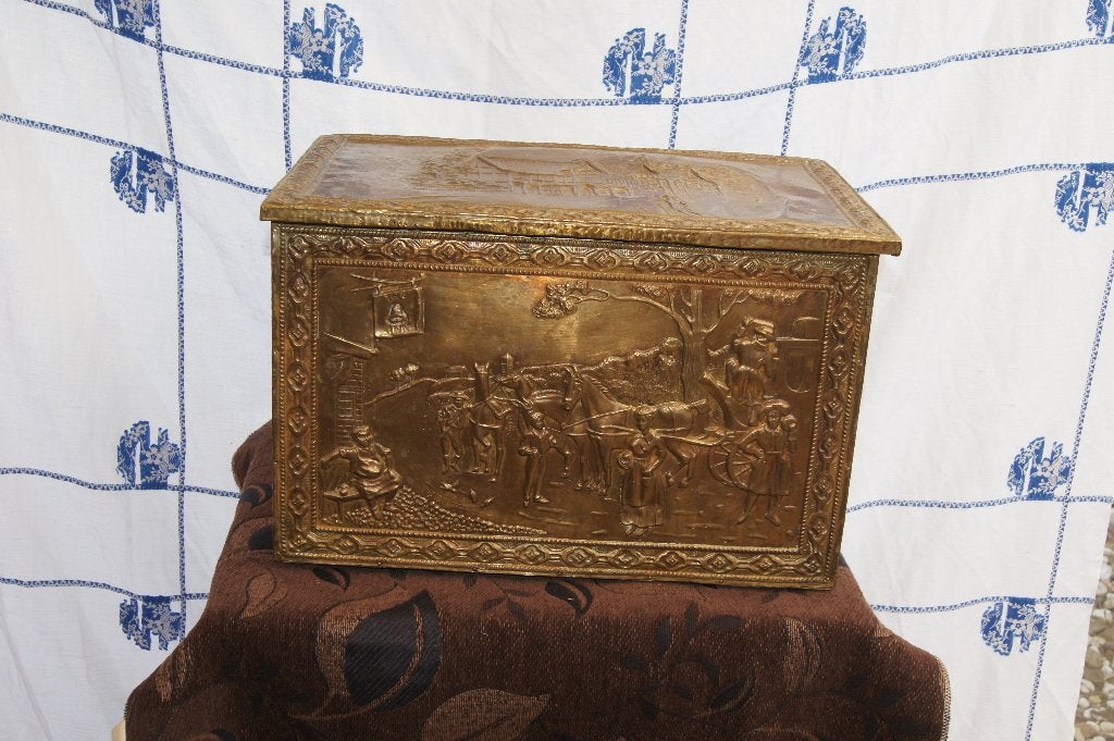 Koperen kist met gedetailleerde reliëfs, Antiek en Kunst, Ophalen of Verzenden