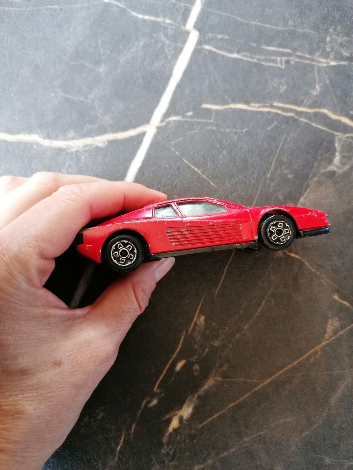 Bburago Ferrari Testarossa 1/43 - Rood, Ophalen of Verzenden, Gebruikt, Auto, Overige merken