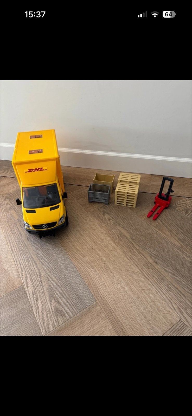 Bruder DHL Pakketdienst DHL set, palletwagen en 13 pallets, Ophalen of Verzenden, Gebruikt