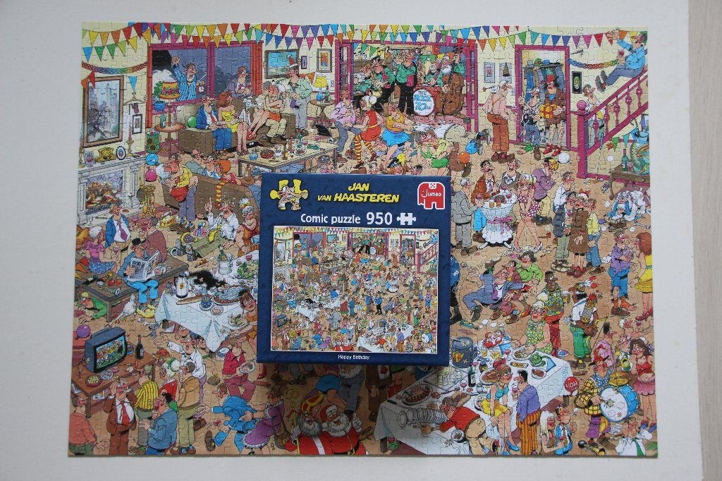 Jan van Haasteren Puzzel - Happy Birthday - 950 st -Compleet, Ophalen of Verzenden, 500 t/m 1500 stukjes, Zo goed als nieuw, Legpuzzel